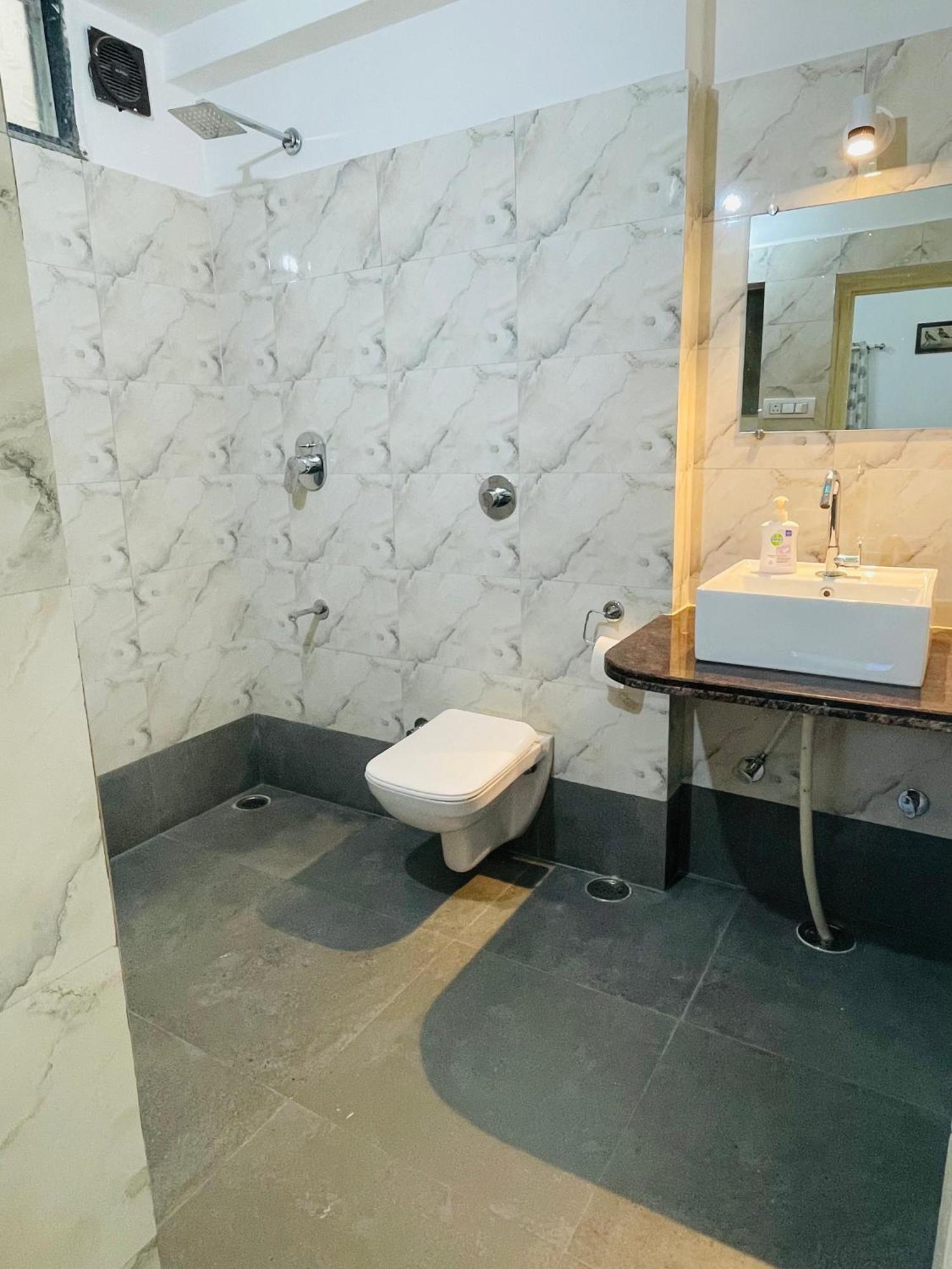 Atithya Apartment Udaipur Bagian luar foto
