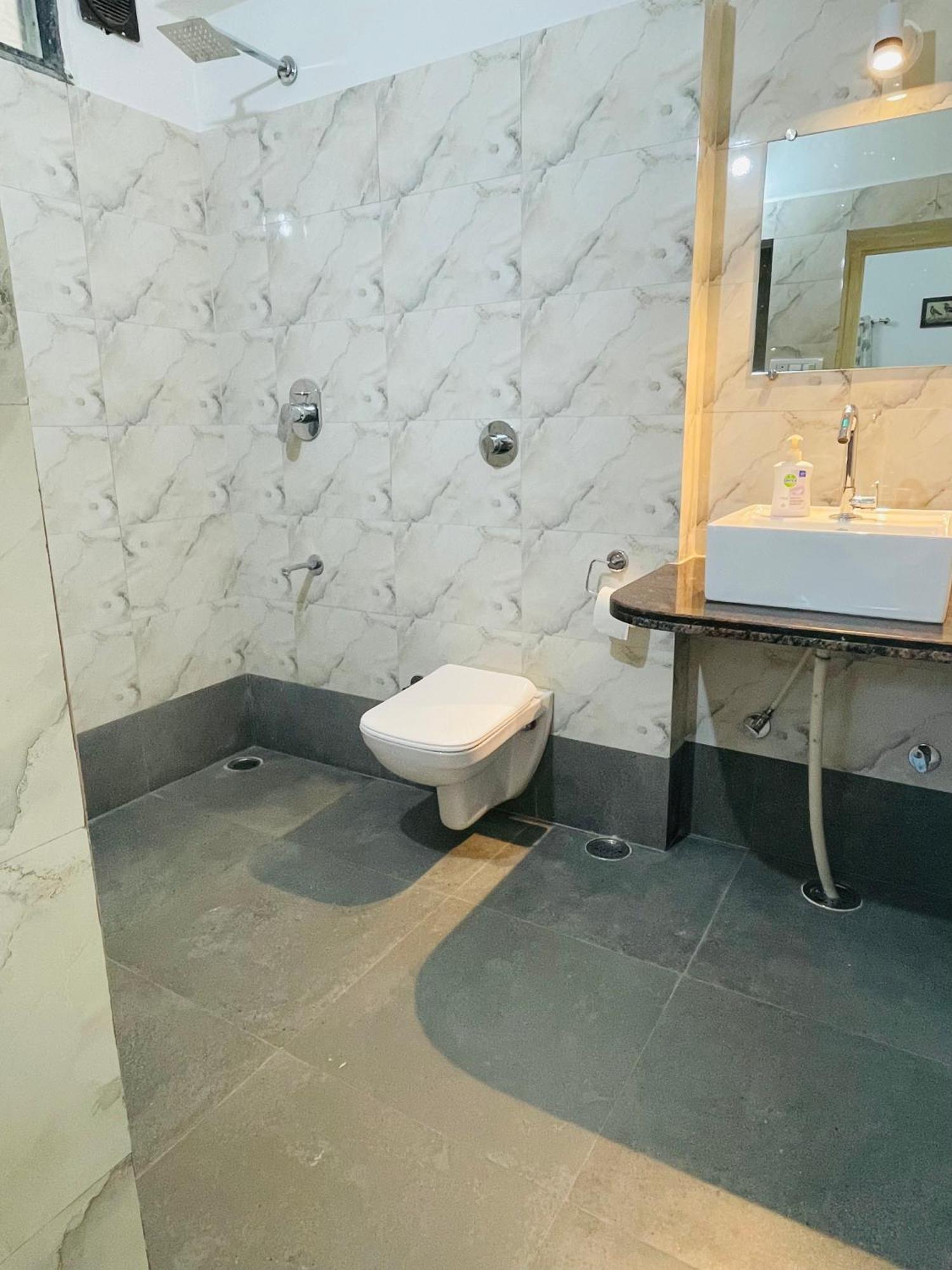Atithya Apartment Udaipur Bagian luar foto